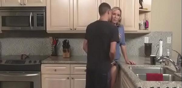  son forced her mom